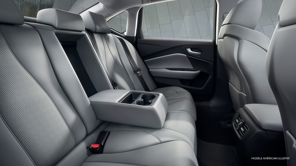 Sièges arrière d’une TLX avec intérieur gris.