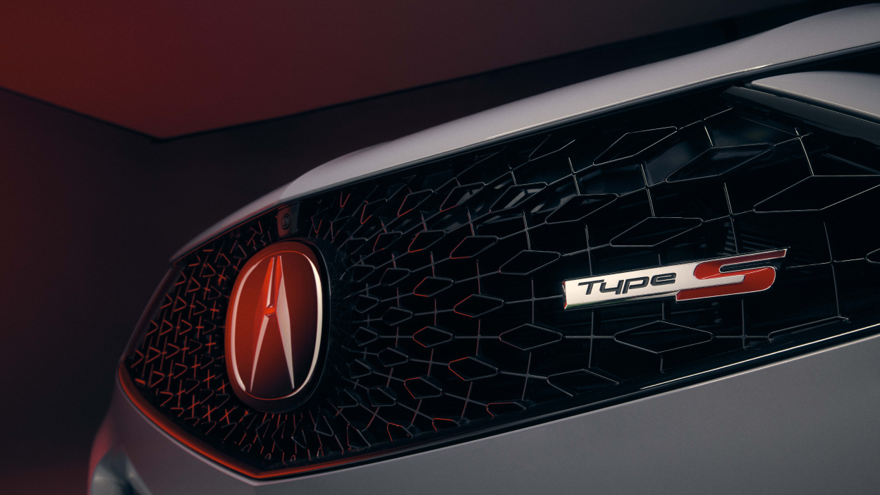 Gros plan de l’emblème Type S sur la calandre d’une TLX Type S grise.