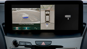 Acura surround-view display screen. / Écran du système de vision périphérique Acura